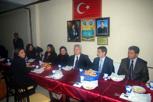 Vali Cem Evinde iftar yemeğine katıldı